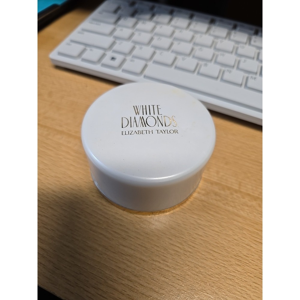 NEW Elizabeth Taylor White Diamonds Body Radiance Perfumed Body Powder 1.25 oz